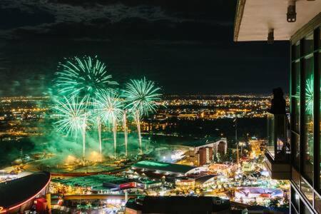 Vila Stunning 34Th Floor Views, Prime Downtown Location - Near Stampede, Casino, Bars! Free Banff Pass, Parking, Wine! YYC Exteriér fotografie