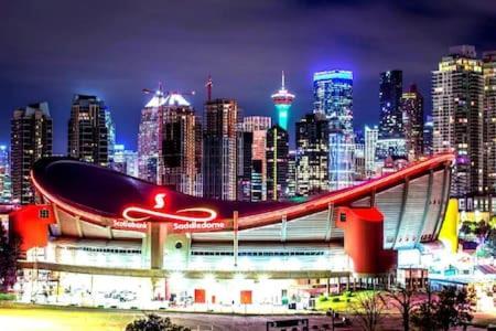 Vila Stunning 34Th Floor Views, Prime Downtown Location - Near Stampede, Casino, Bars! Free Banff Pass, Parking, Wine! YYC Exteriér fotografie